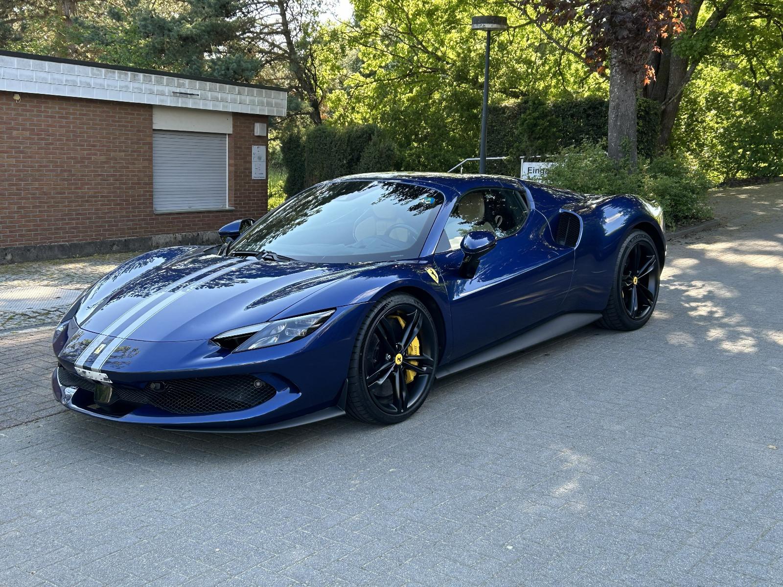 Ferrari 296 GTS Carbon-Daytona Seats Lift 1.Hd.