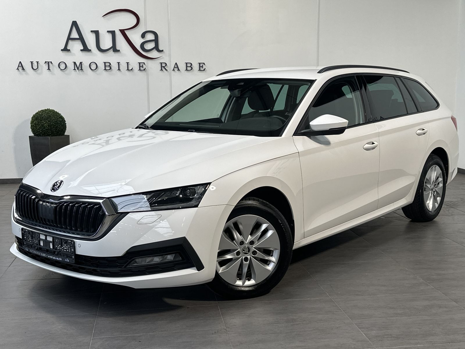 Fahrzeugabbildung SKODA Octavia Combi 2.0 TDI DSG Ambition NAV+LED+AHK