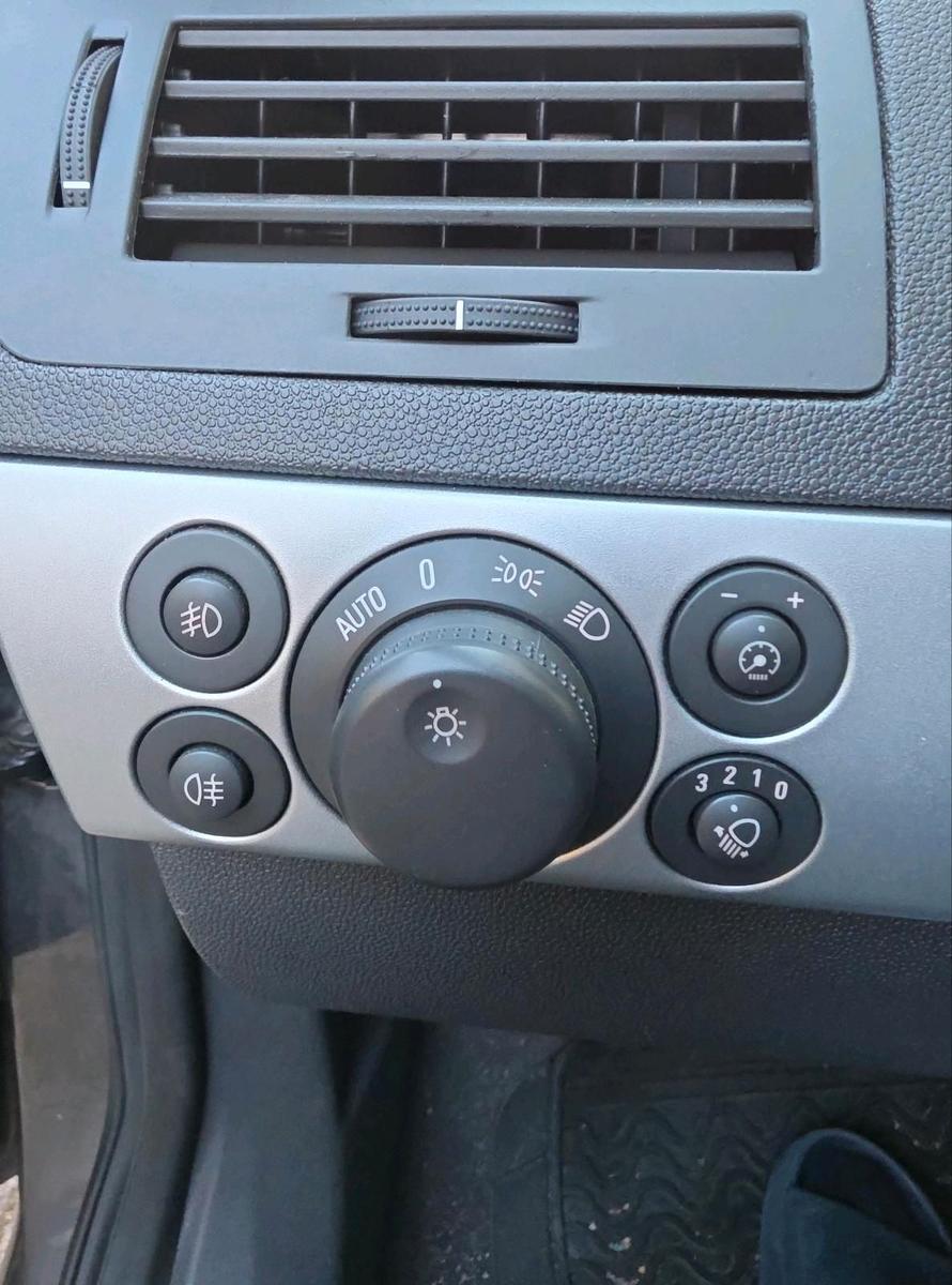 Opel Astra 2010 — photo 7