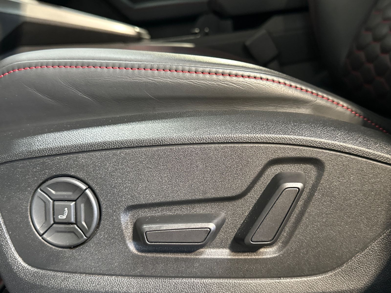 Fahrzeugabbildung Audi RS3 SpB 2.5 TFSI Qu NAV+LED+ACC+HEADUP+KAM+B&O