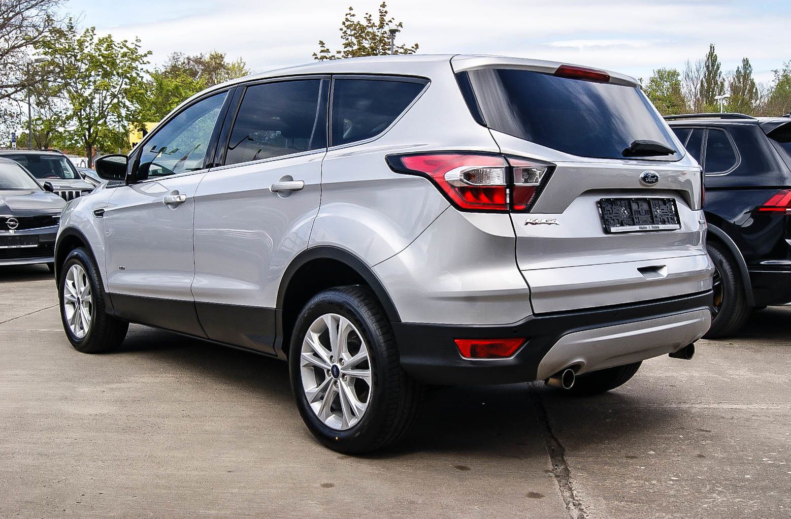 Fahrzeugabbildung Ford Kuga 1.5 Aut Titanium XENON NAVIGATION PDC 1HAND