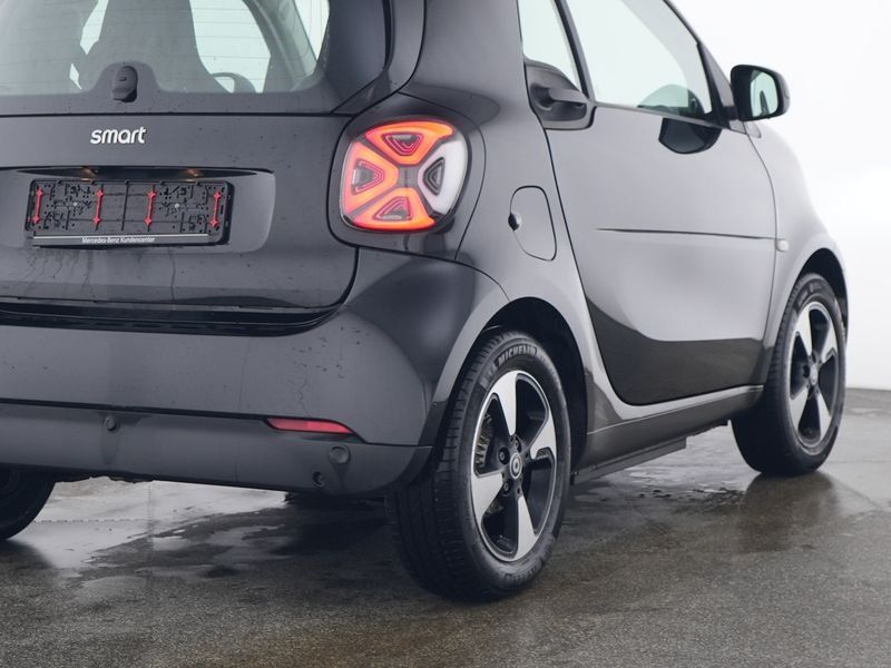 Fahrzeugabbildung Smart Smart fortwo EQ*JBL*PANO*22kW*LED*CARBON-OPTIK*