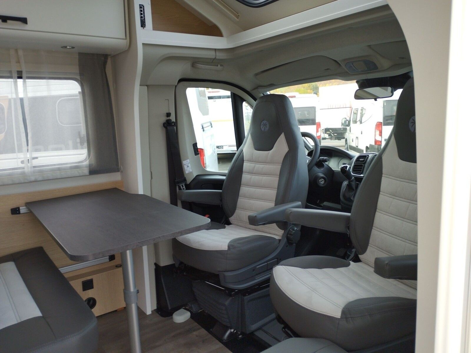 Fahrzeugabbildung Sunlight Adventure T 67S Automatik, Dörr Edition, TV