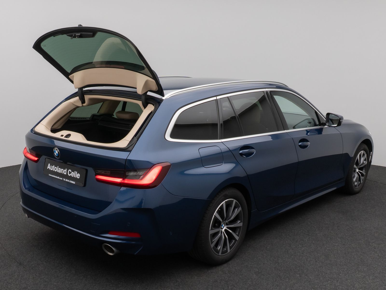 Fahrzeugabbildung BMW 320i Kamera HUD DAB H/K ACC Komfort Alarm Sport