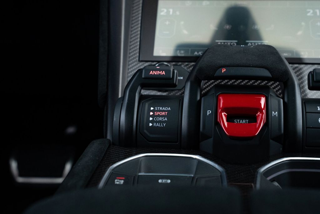 LAMBORGHINI Urus 2025