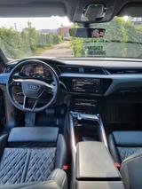 Audi e-tron 50 quattro S line.     Mit Batterie Zerti - Audi e-tron: Von Privat