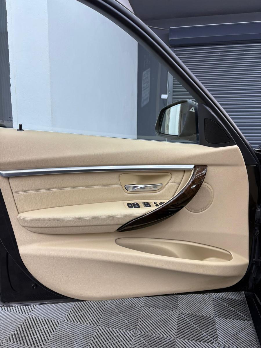 BMW 330 i xDrive Touring Luxury Line – 252 ch – HUD – Cuir – LED adaptatifs – Caméra – Navi Pro