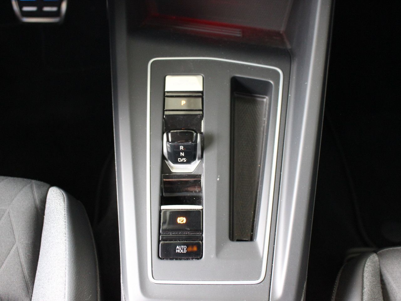 Fahrzeugabbildung Volkswagen Golf Var.1.5 TSI DSG Goal LED/AHK/RFK/NAV/ACC