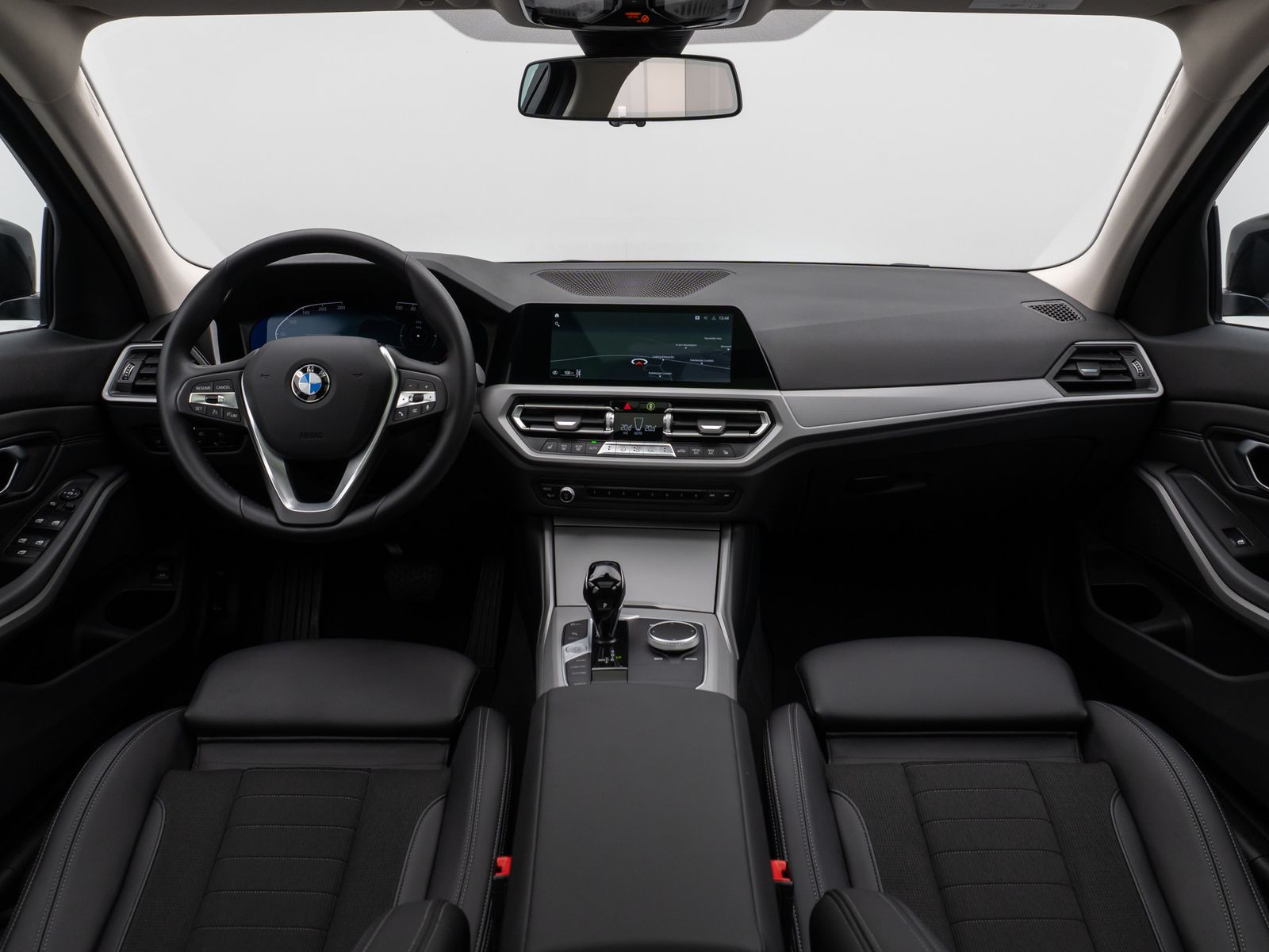 Fahrzeugabbildung BMW 318i GeschwindigReg DAB Alarm Kamera Sportsitz