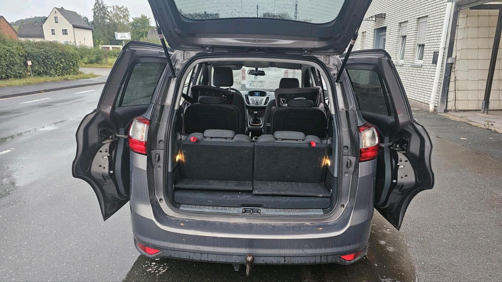 Ford C-MAX 2012 — interior