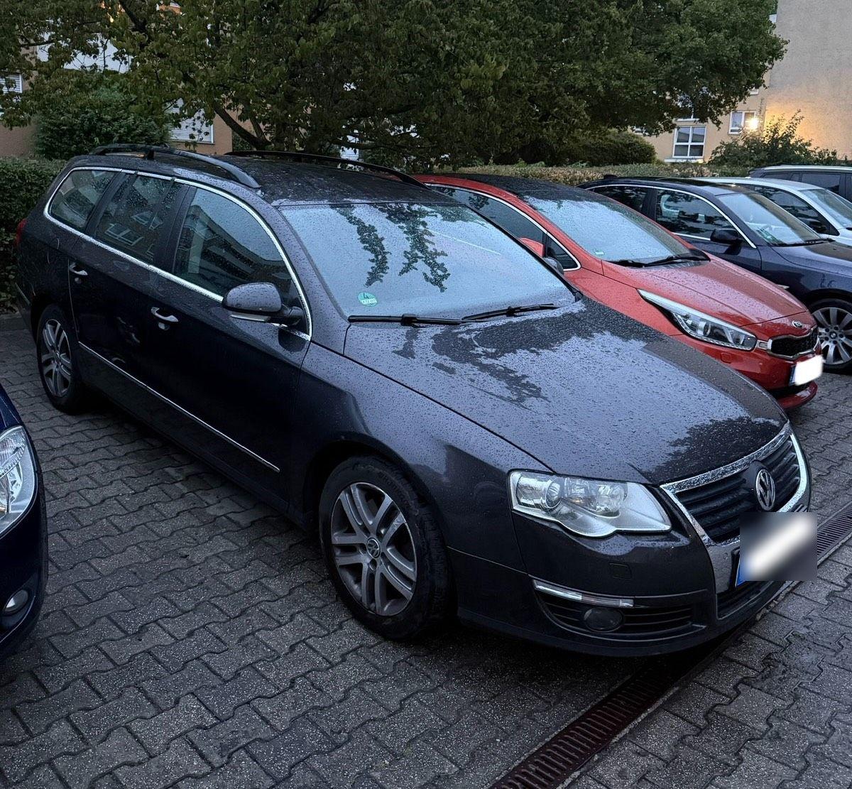 Volkswagen Passat 2009 — rear view