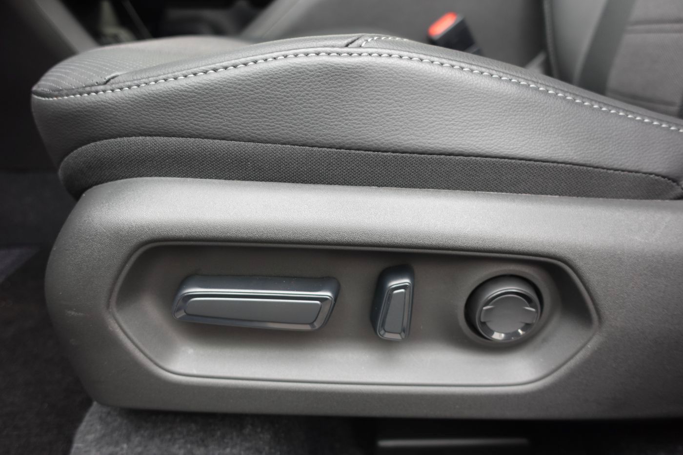 Fahrzeugabbildung Suzuki e Vitara 61kWH Allgrip-e Comfort+ Kamera,PP,SHZ