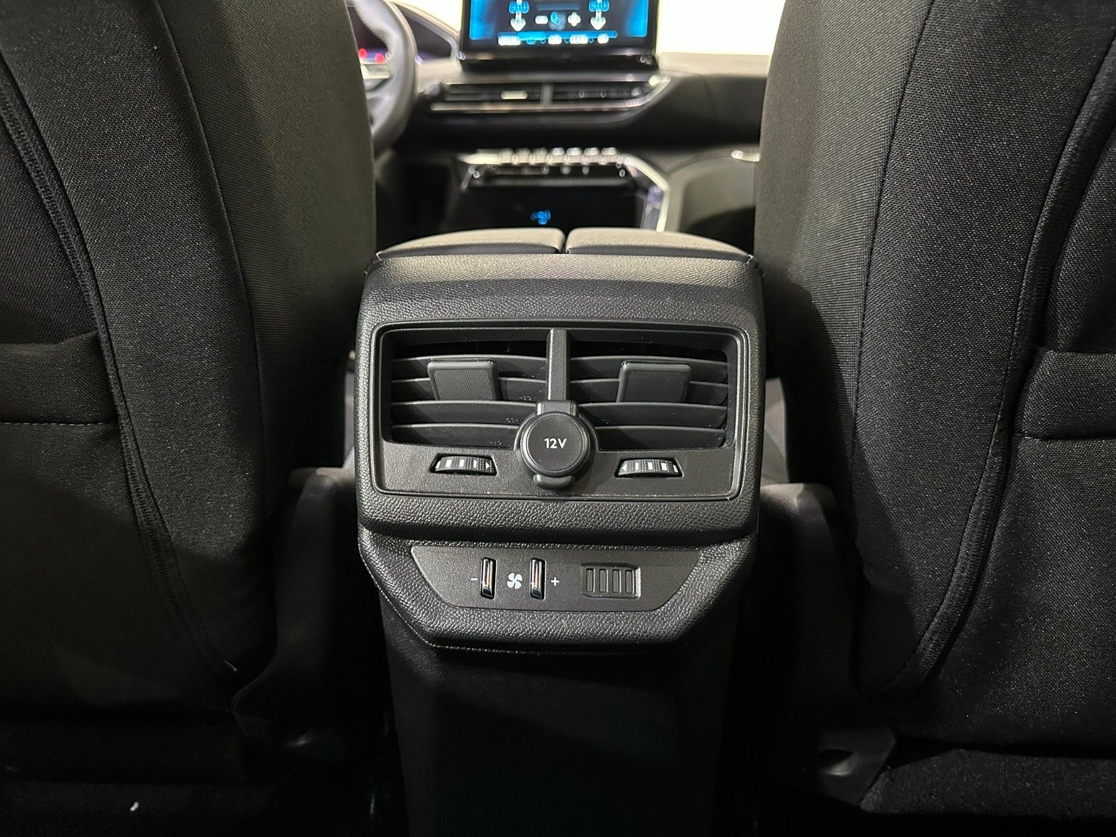 Fahrzeugabbildung Peugeot 5008 Active Pack 1.2T LED/NAVI/PDC/R'CAM/DAB+