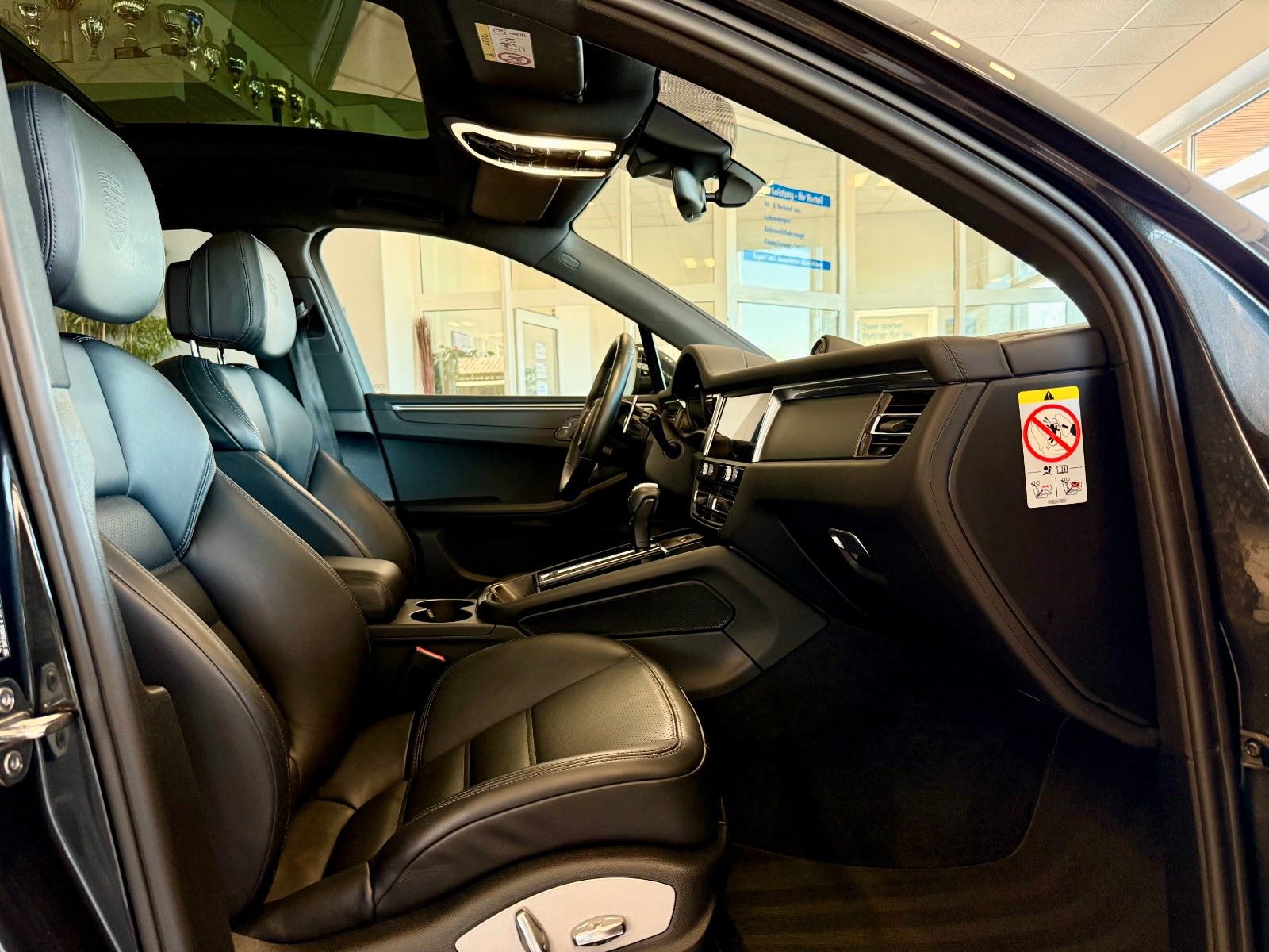 Fahrzeugabbildung Porsche Macan T Burmester/ACC/Panorama/Keyless/APPROVED