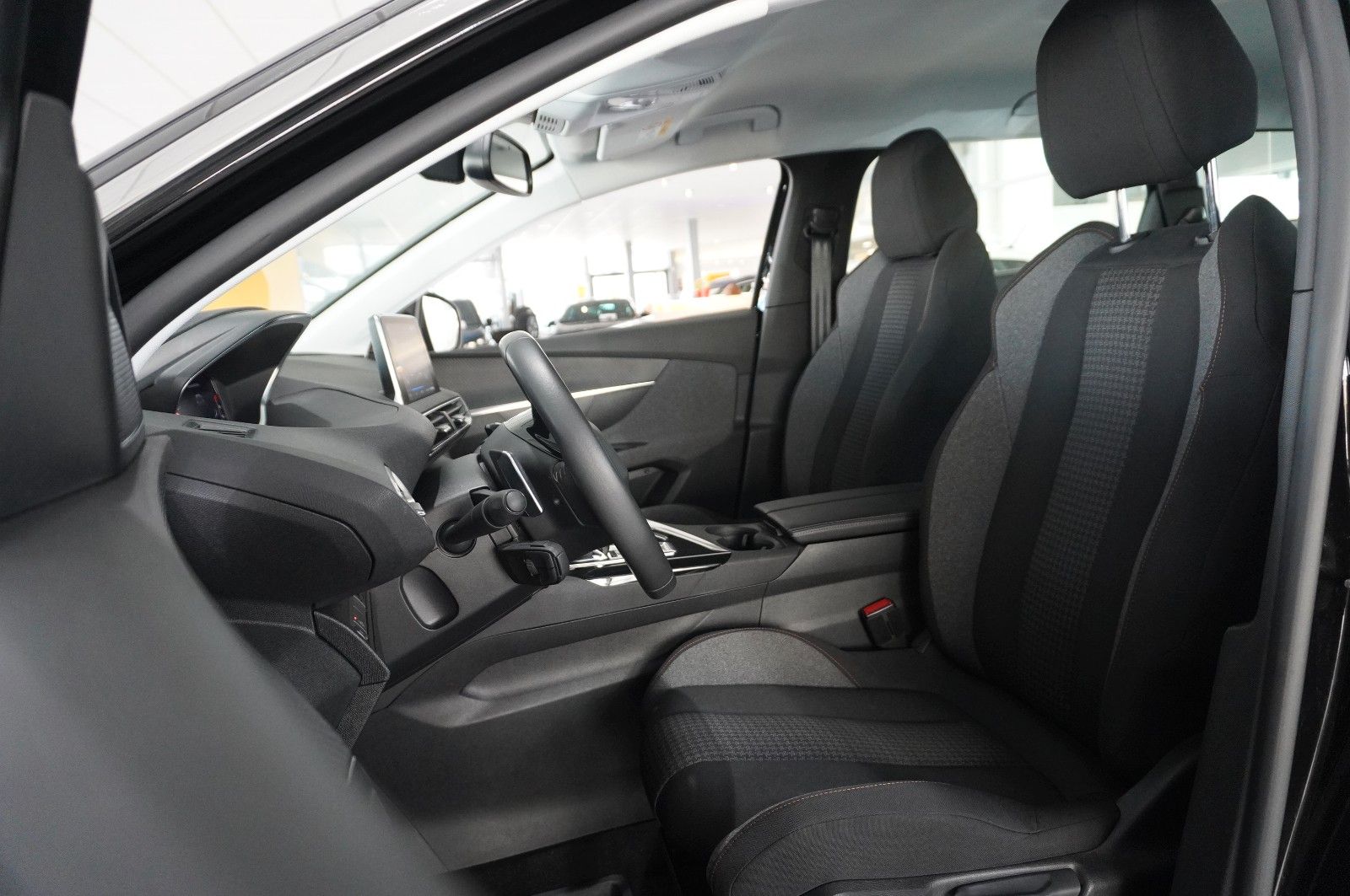 Fahrzeugabbildung Peugeot 5008 1.2T ACTIVE PACK 7-SITZ NAVI/LED/KAMERA/DAB