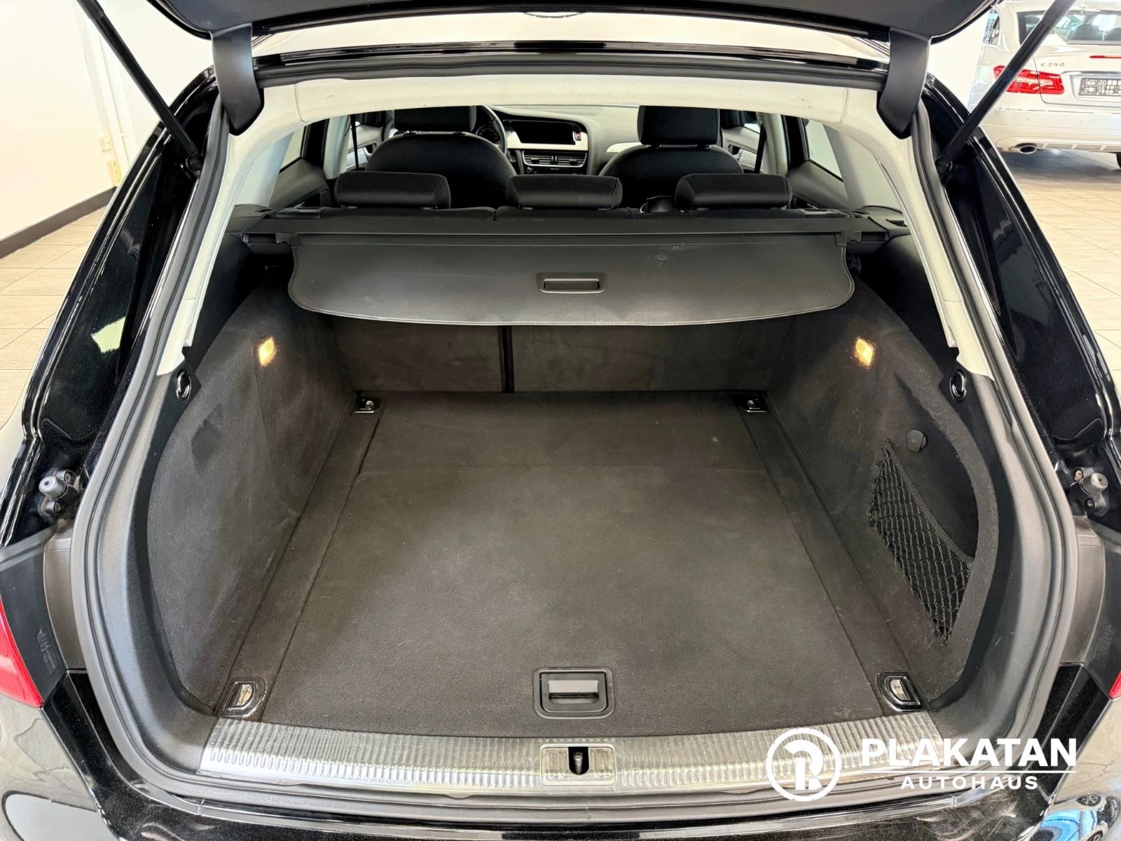Fahrzeugabbildung Audi A4 Avant Ambition EXPORT