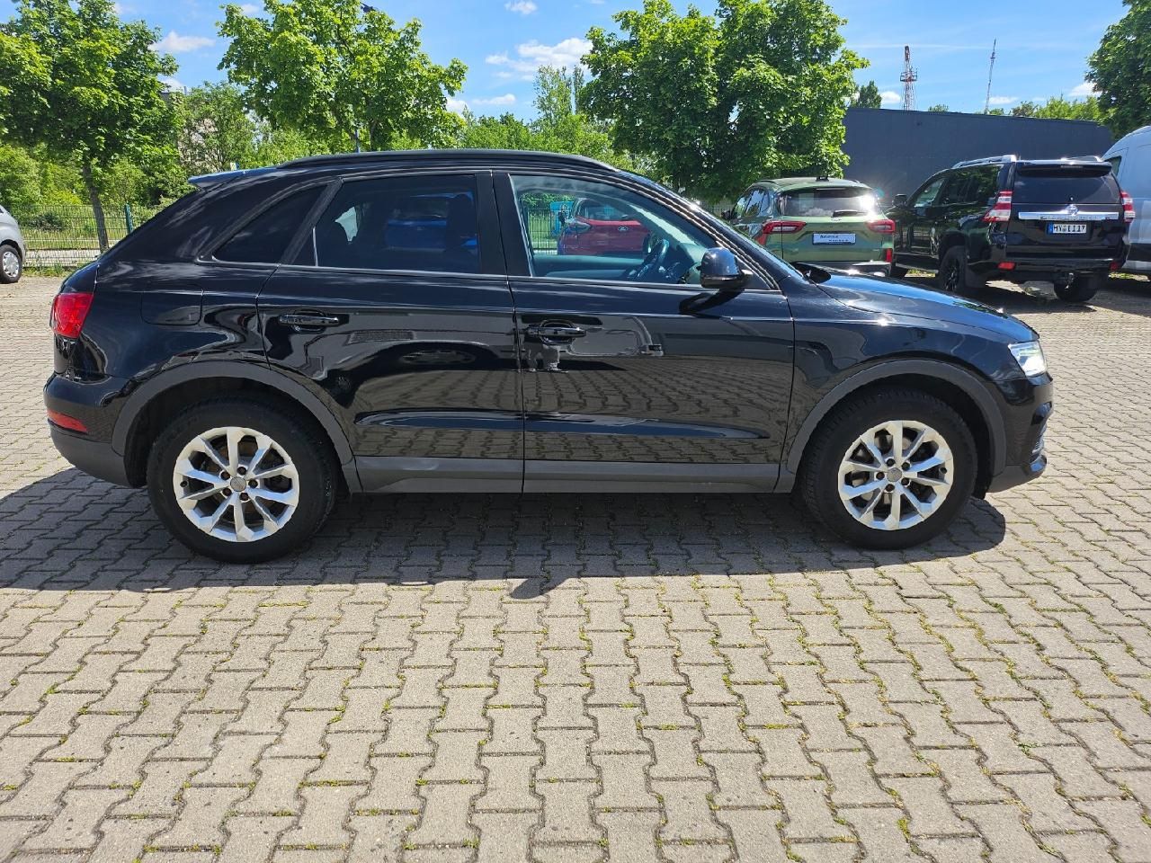 Fahrzeugabbildung Audi Q3 Automatik Allwetter