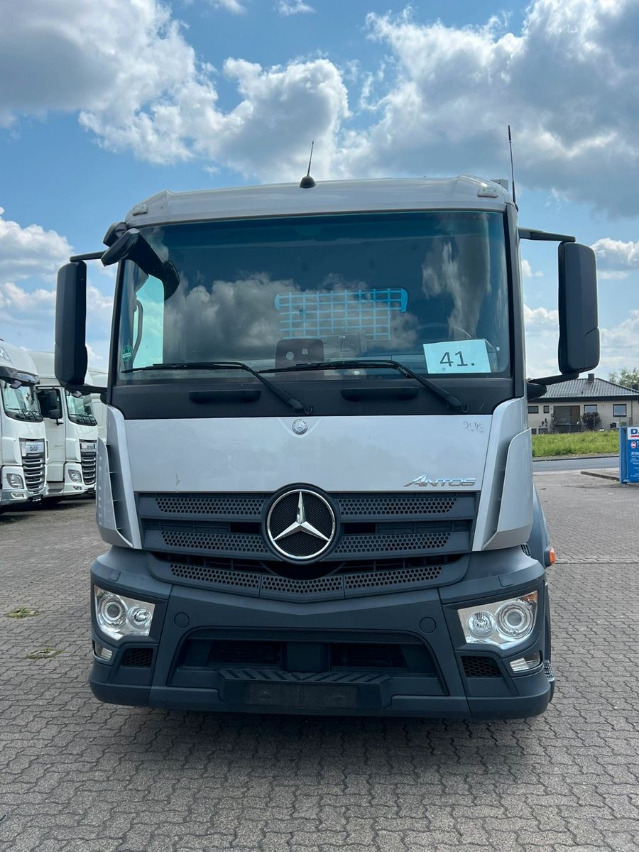 Fahrzeugabbildung Mercedes-Benz Mercedes-Benz Antos 1840 mit Kühlauflieger ROHR