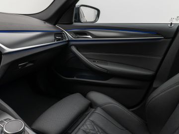 Fahrzeugabbildung BMW 520d M Sport Kamera DAB HiFi M Sportfahrwerk LED