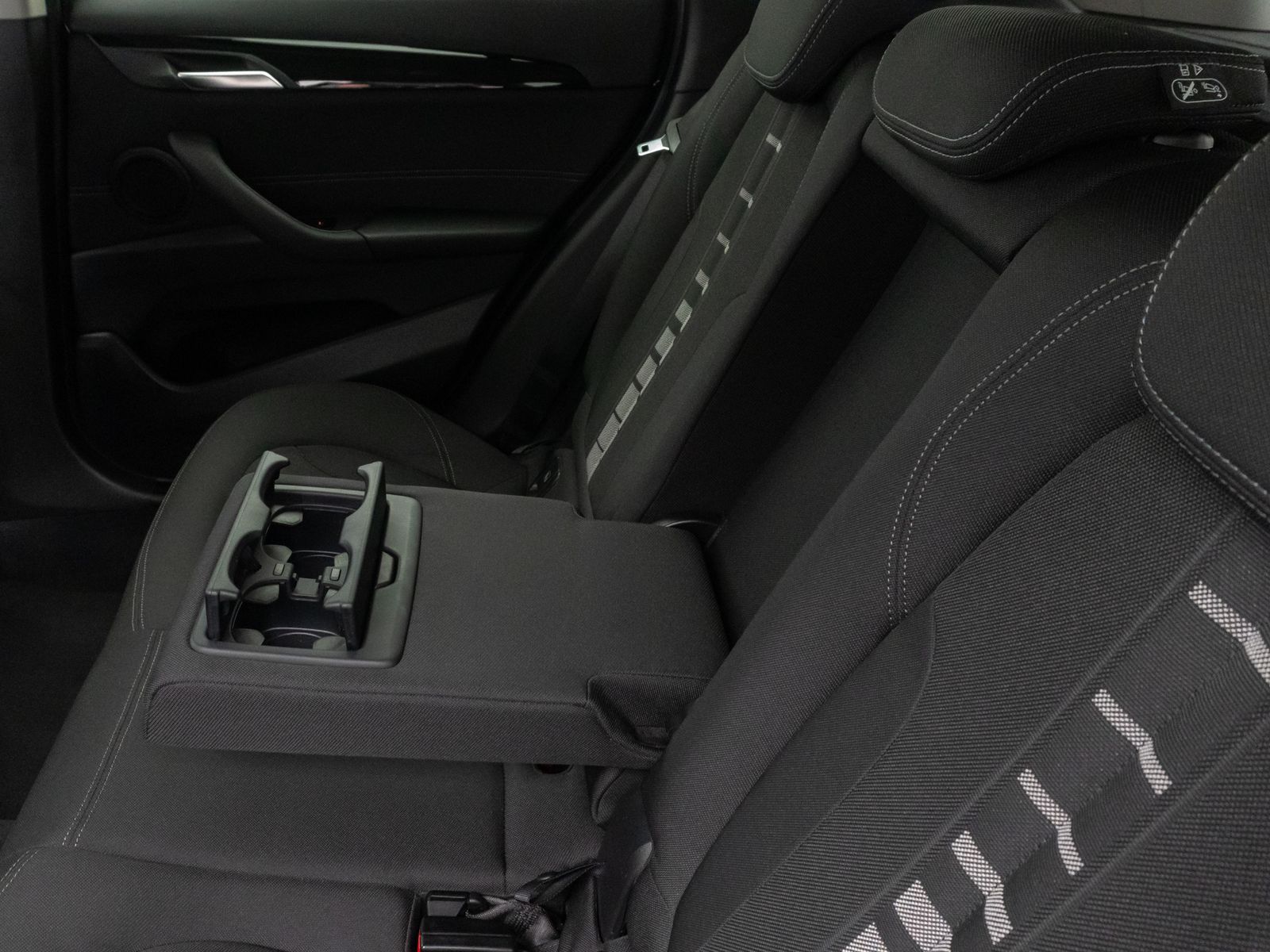 Fahrzeugabbildung BMW X1 sD18i Kamera DAB HiFi Navi Komfort LED Sport