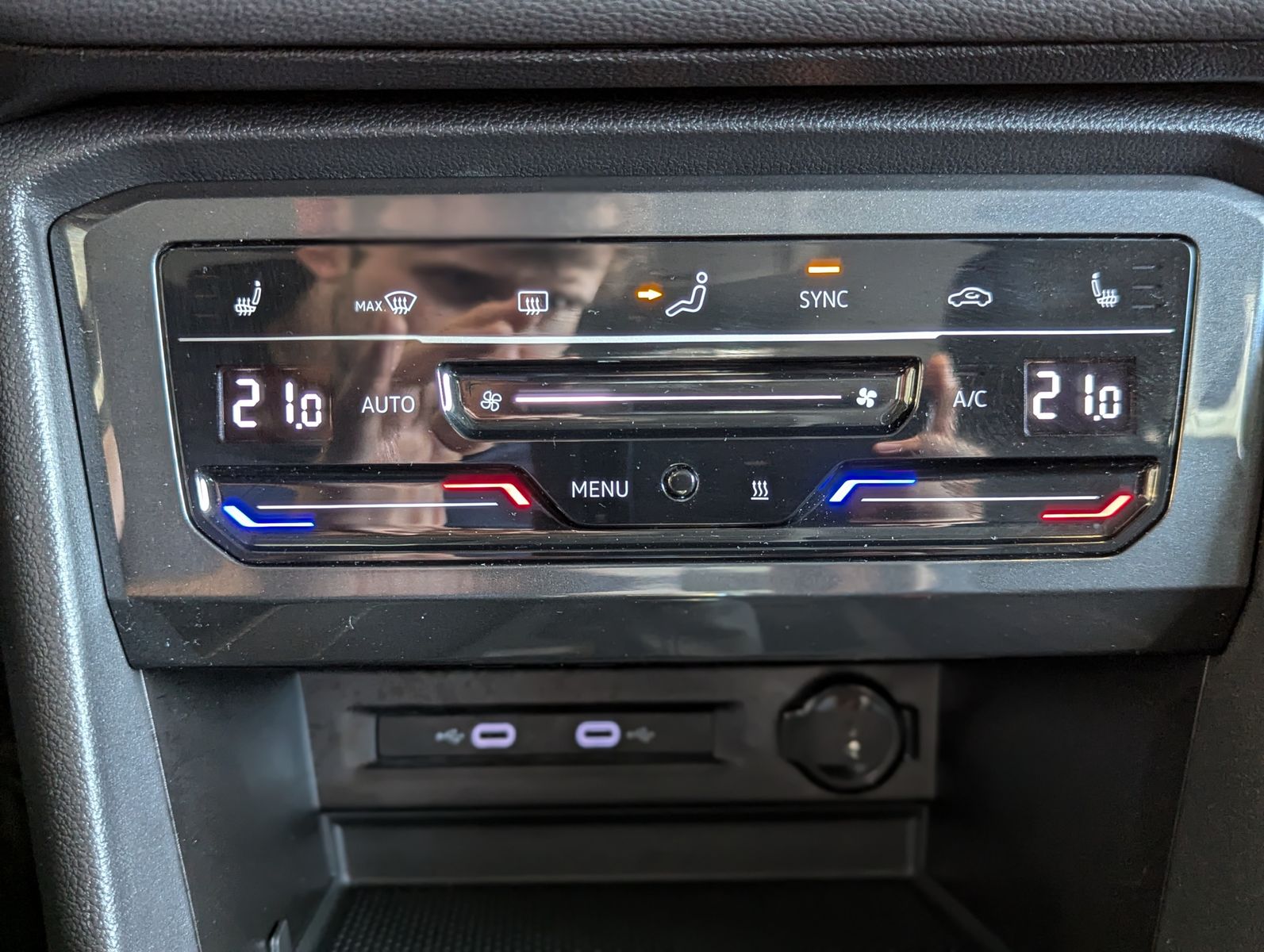 VW Tiguan 2.0 TDI DSG Elegance HUD Assist-Plus StHz - Image 24