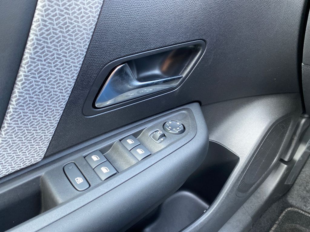 Fahrzeugabbildung Citroën C4 PureTech 130 S&S MAX *Kälte-Paket*