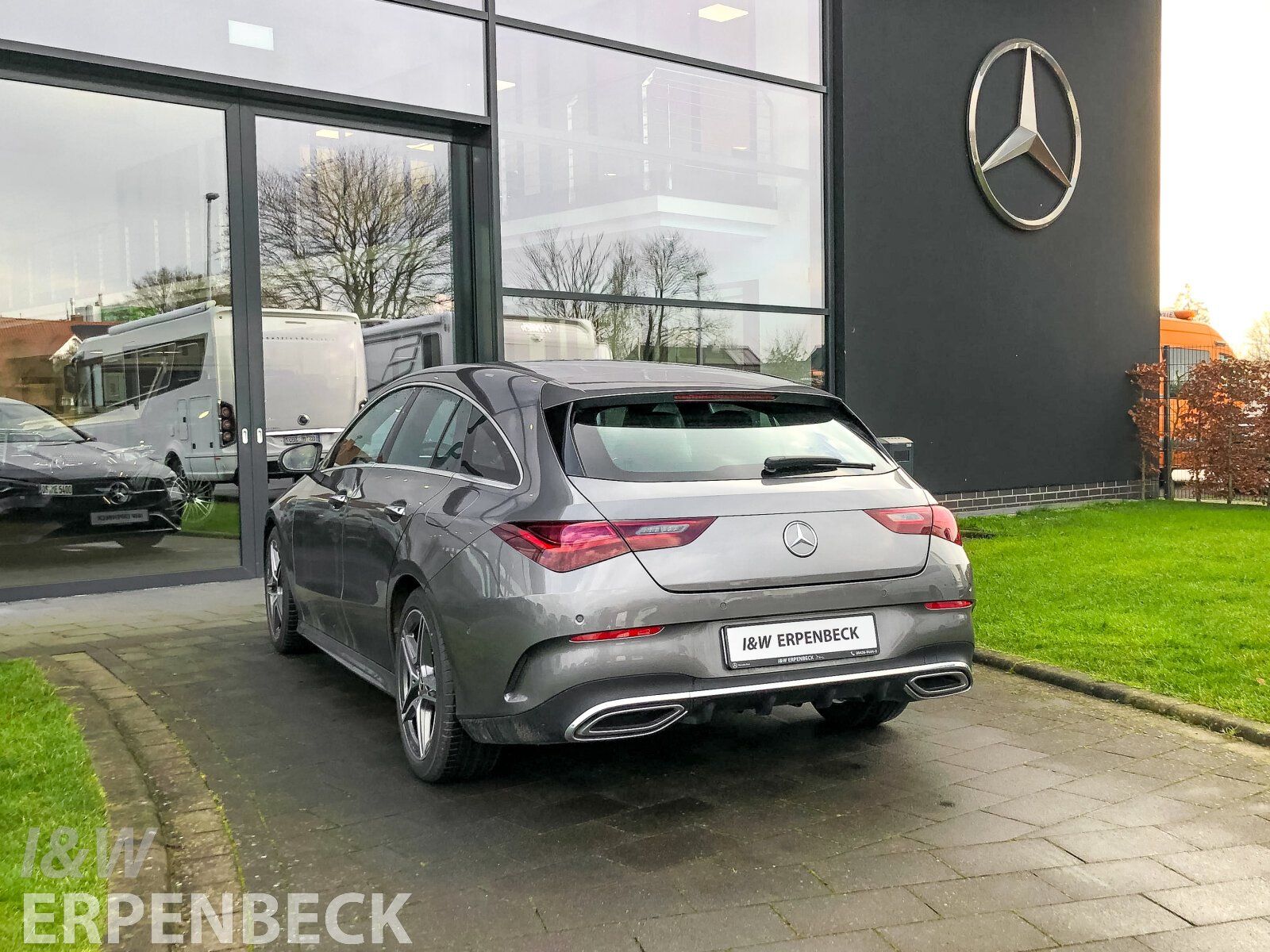 Fahrzeugabbildung Mercedes-Benz CLA 200 d SB AMG-Premium Distronic AHK 360° FAP