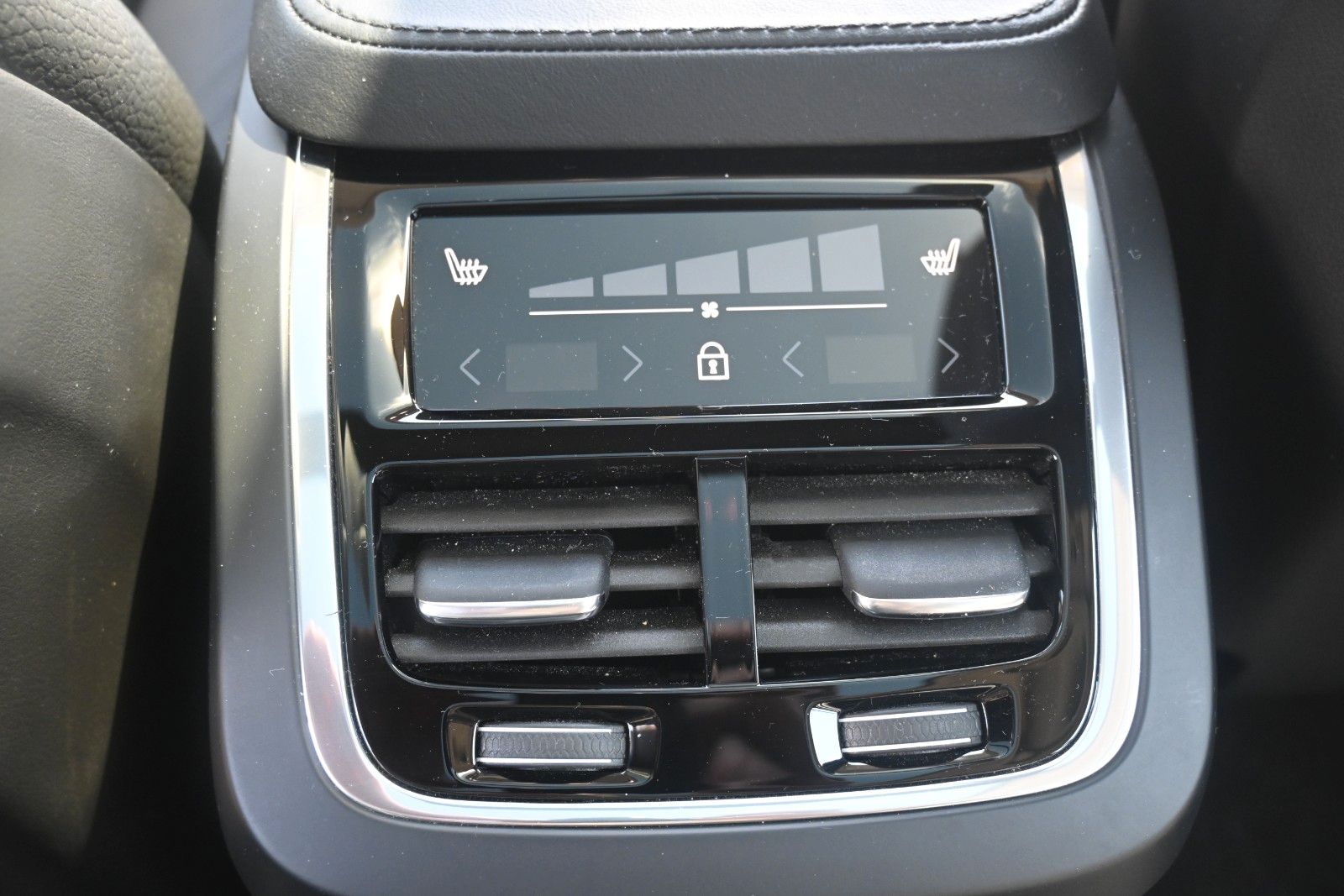 Fahrzeugabbildung Volvo XC90 T8 Ultra Bright AWD*Pano*HUD*STHZG*H&K*