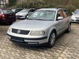 Volkswagen Passat Variant 1.8 T Automatik AHK Navi - Volkswagen Passat aus 1998: Kombi