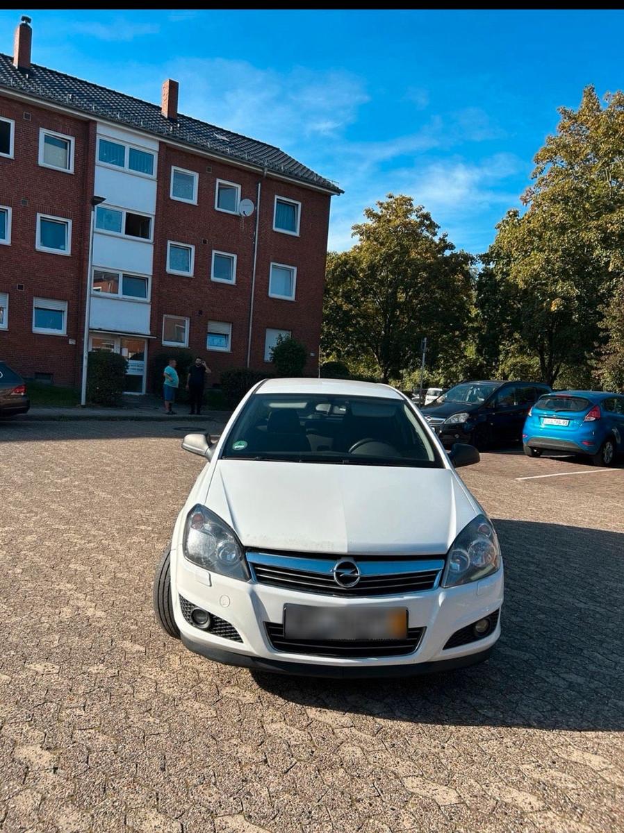 Opel Astra 2010 — photo 9