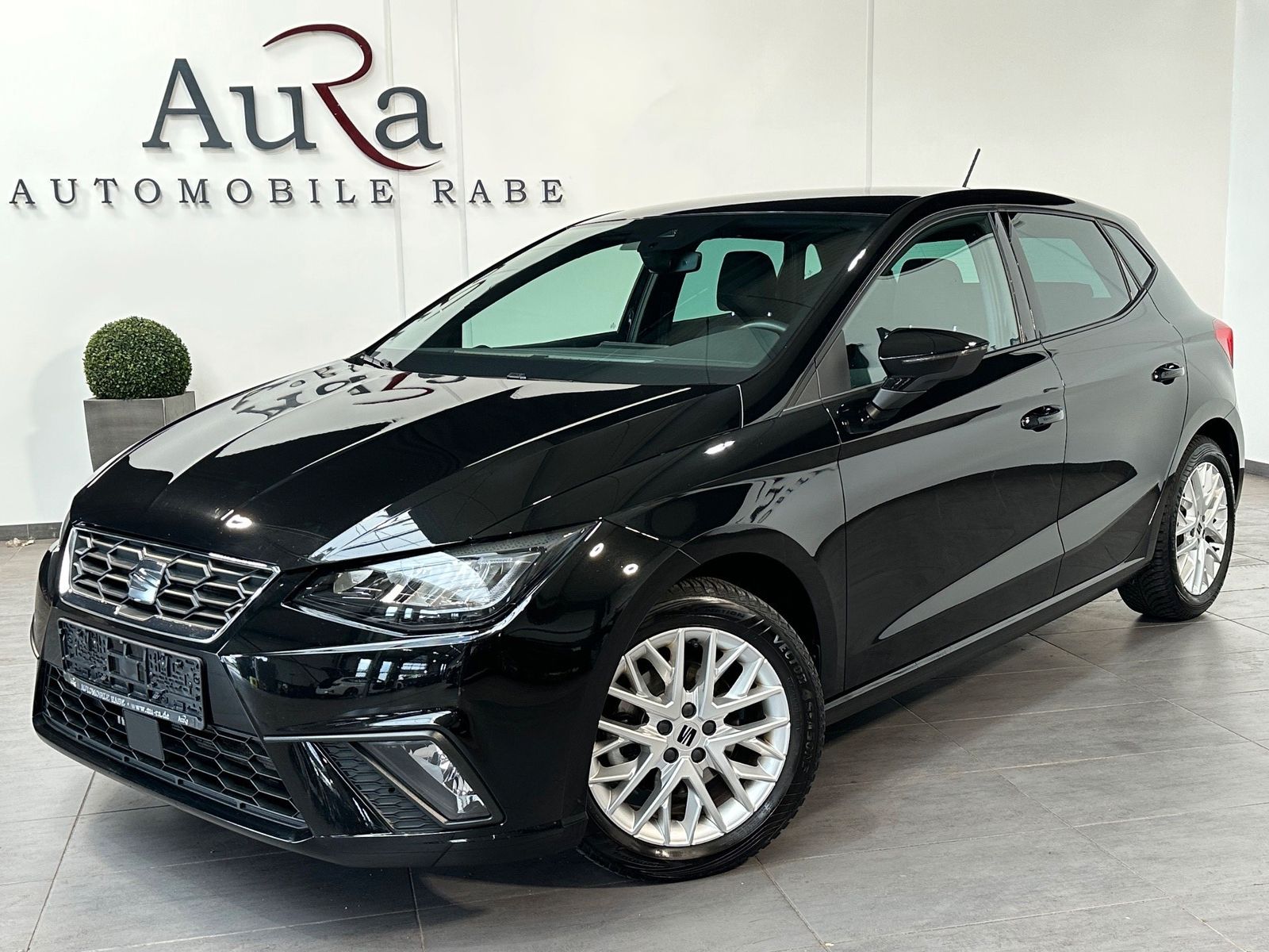 Fahrzeugabbildung SEAT Ibiza FR 1.0 TSI DSG NAV+LED+PDC+DAB+GANZJAHRES