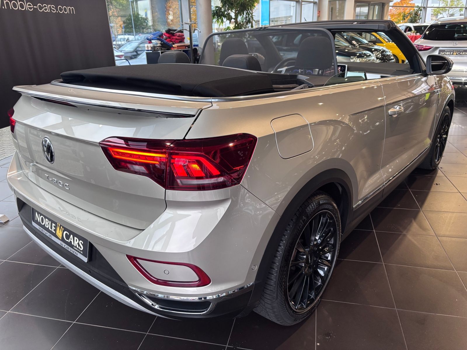 Fahrzeugabbildung Volkswagen T-Roc Cabriolet Move RFK LED NAVI ALU