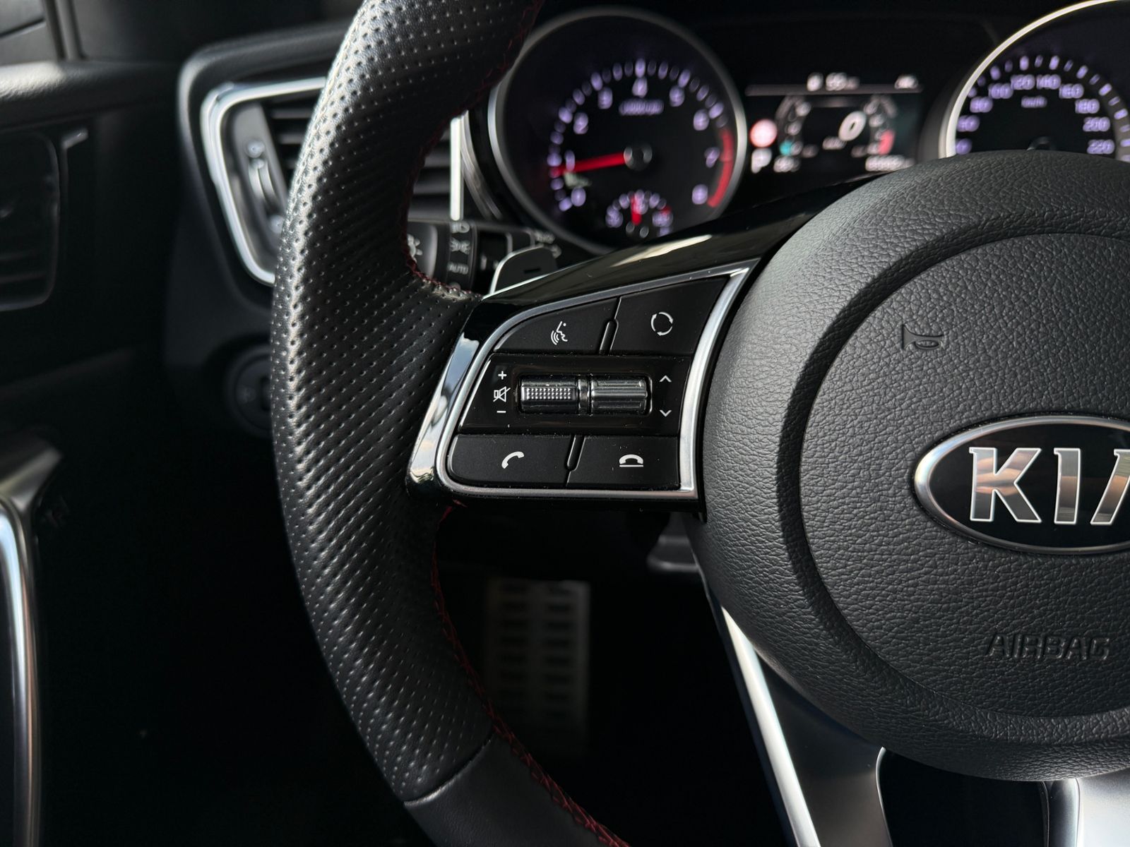 Fahrzeugabbildung Kia ProCeed GT PANO LED NAVI ALU
