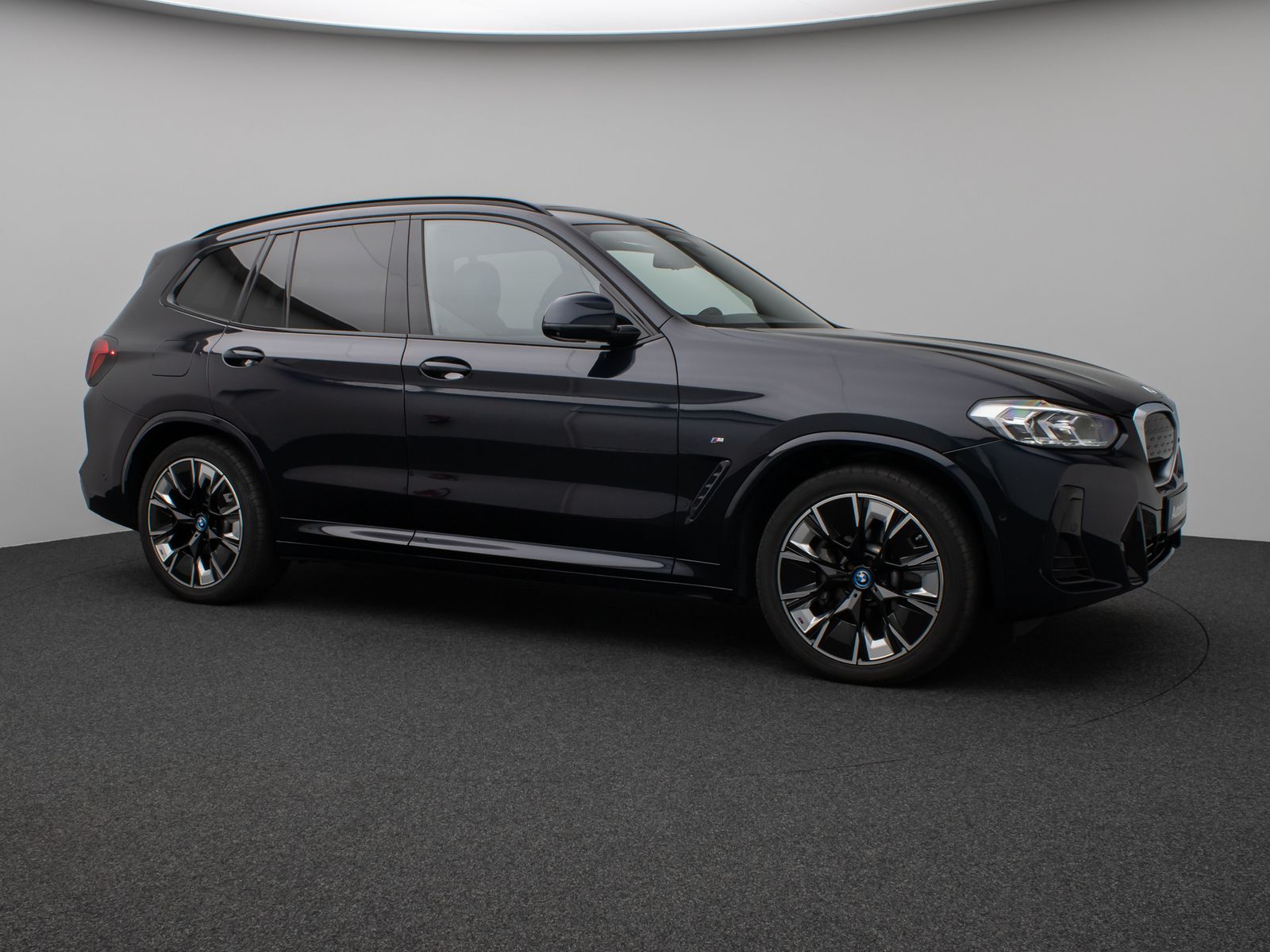 Fahrzeugabbildung BMW iX3 M Sport Impressive Panorama 360° HUD DAB H/K