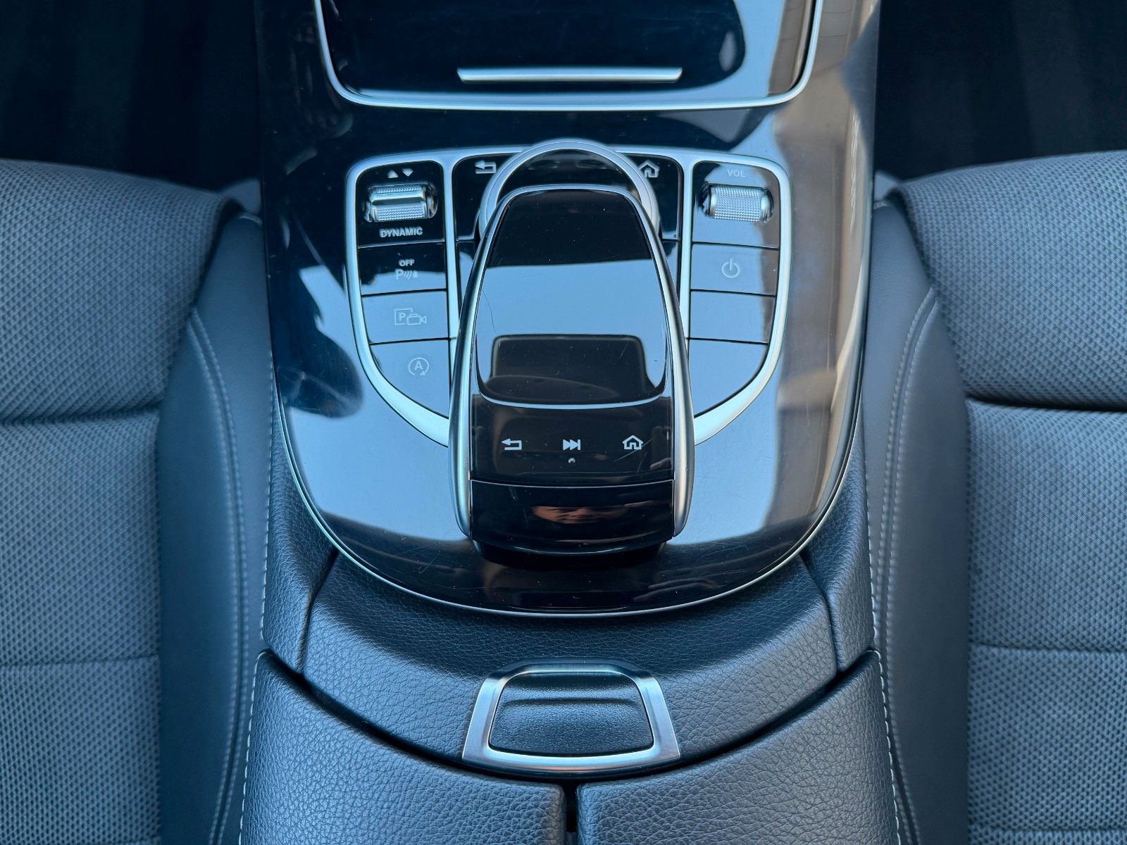 Fahrzeugabbildung Mercedes-Benz E 200 Avantgarde+RFK+Multibeam+Ambiente+