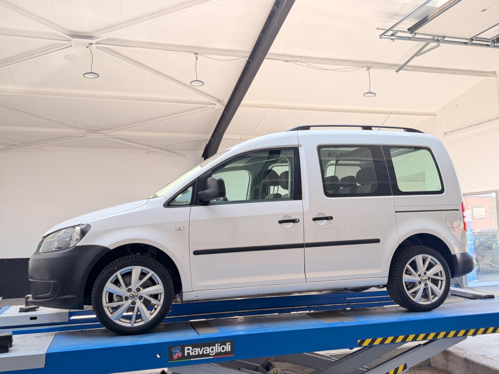 Volkswagen Caddy Ecofuel 2.0 Behörde Zahnriem. Reifen NEU