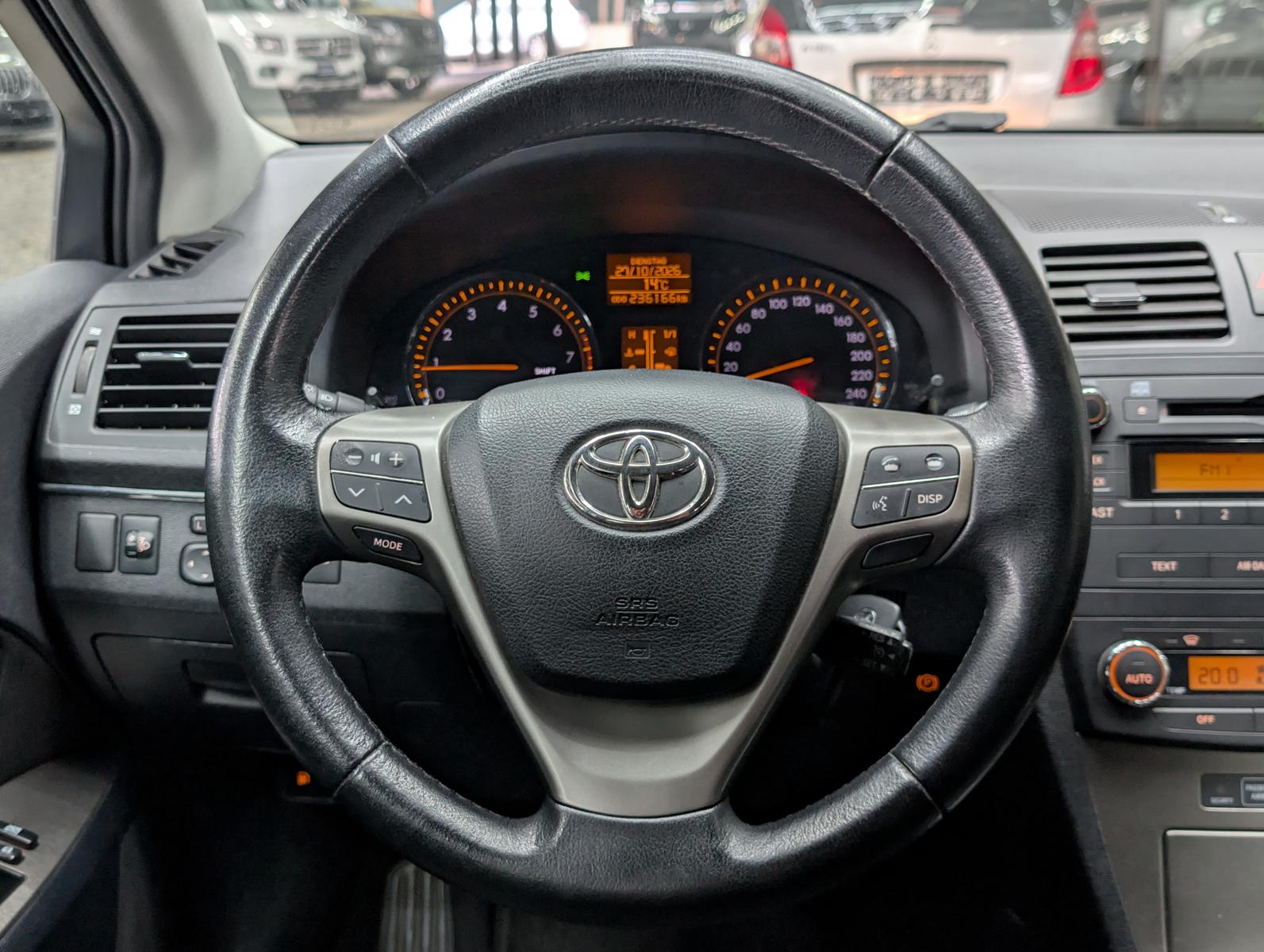 Toyota Avensis 2010 — photo 22