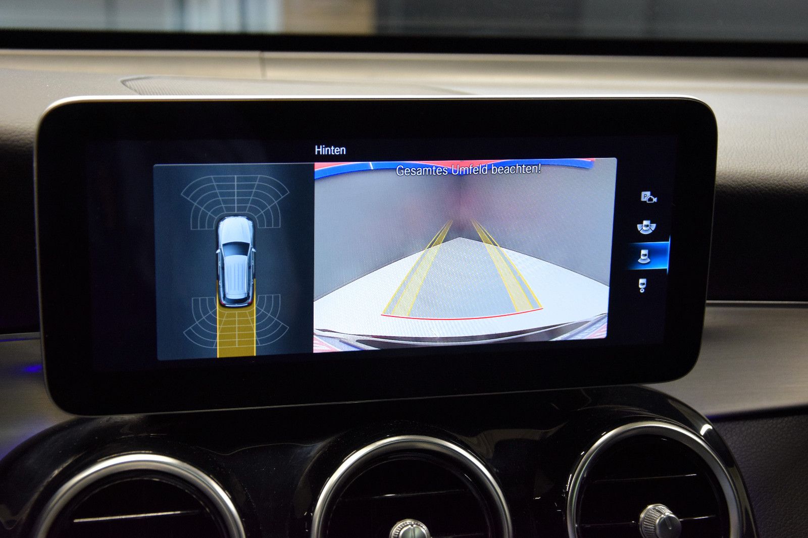 Fahrzeugabbildung Mercedes-Benz GLC 220 d 4Matic AMG Pano HuD Leder ACC Kamera