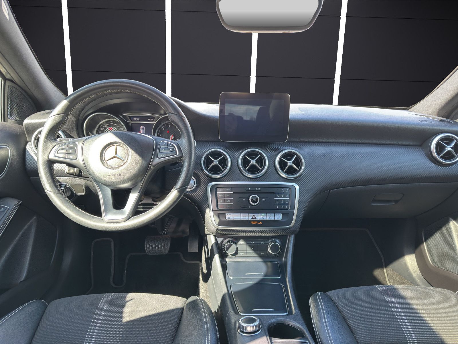 Fahrzeugabbildung Mercedes-Benz A 250*LED*Panorama*Navi*Cam*PDC*Sport*