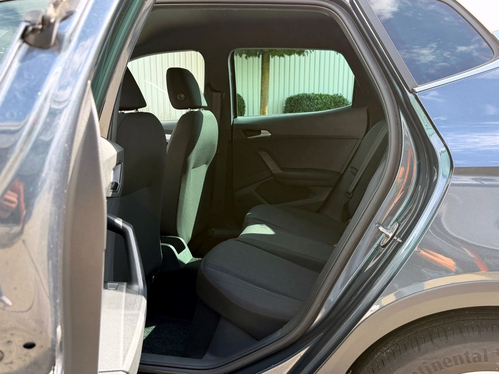 Fahrzeugabbildung SEAT Arona 1.0 TSI DSG FR ACC LED NAV KAM PDC SHZ