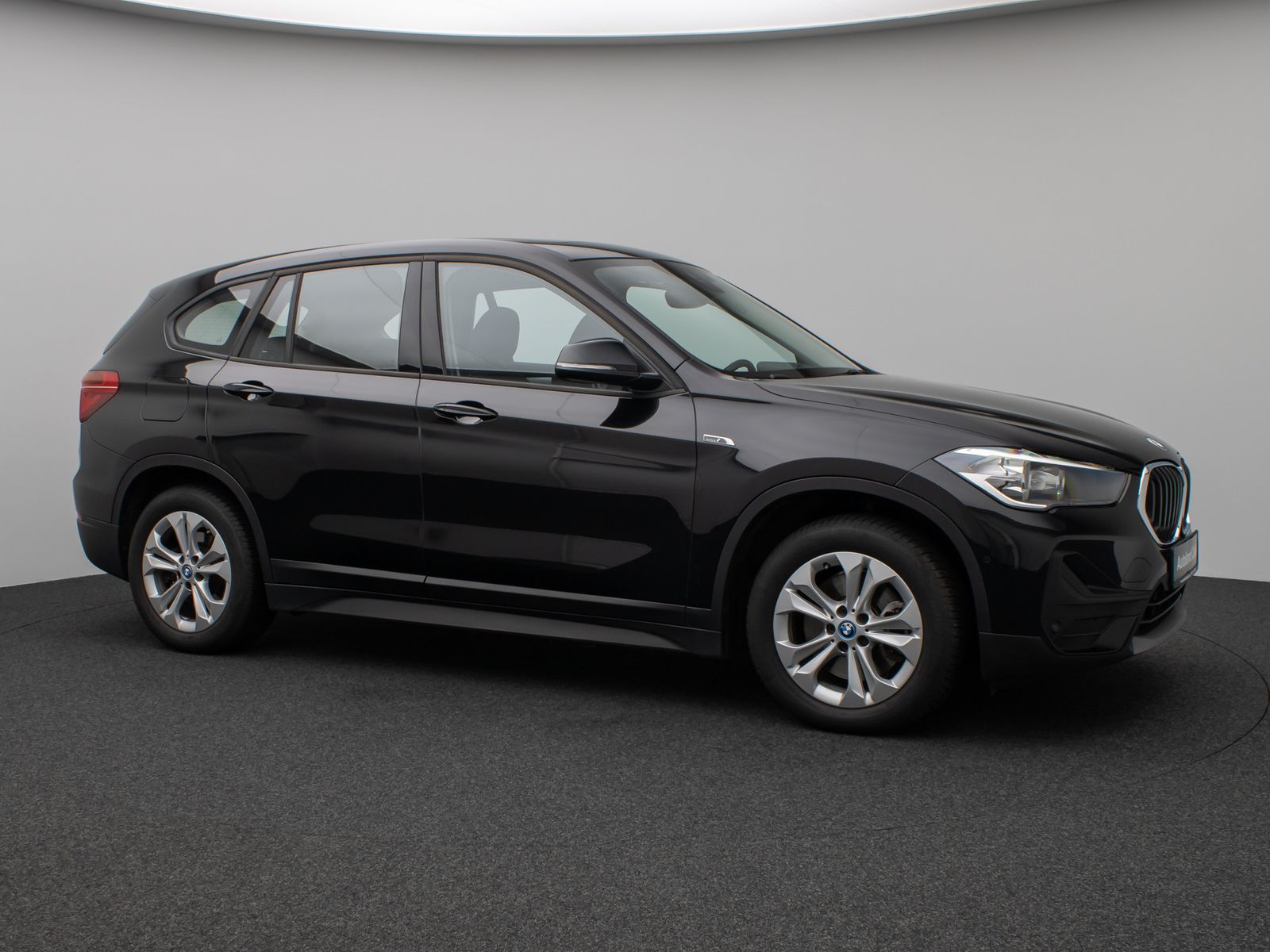 Fahrzeugabbildung BMW X1 xD25e Panorama DAB Navi Parkassistent Sport
