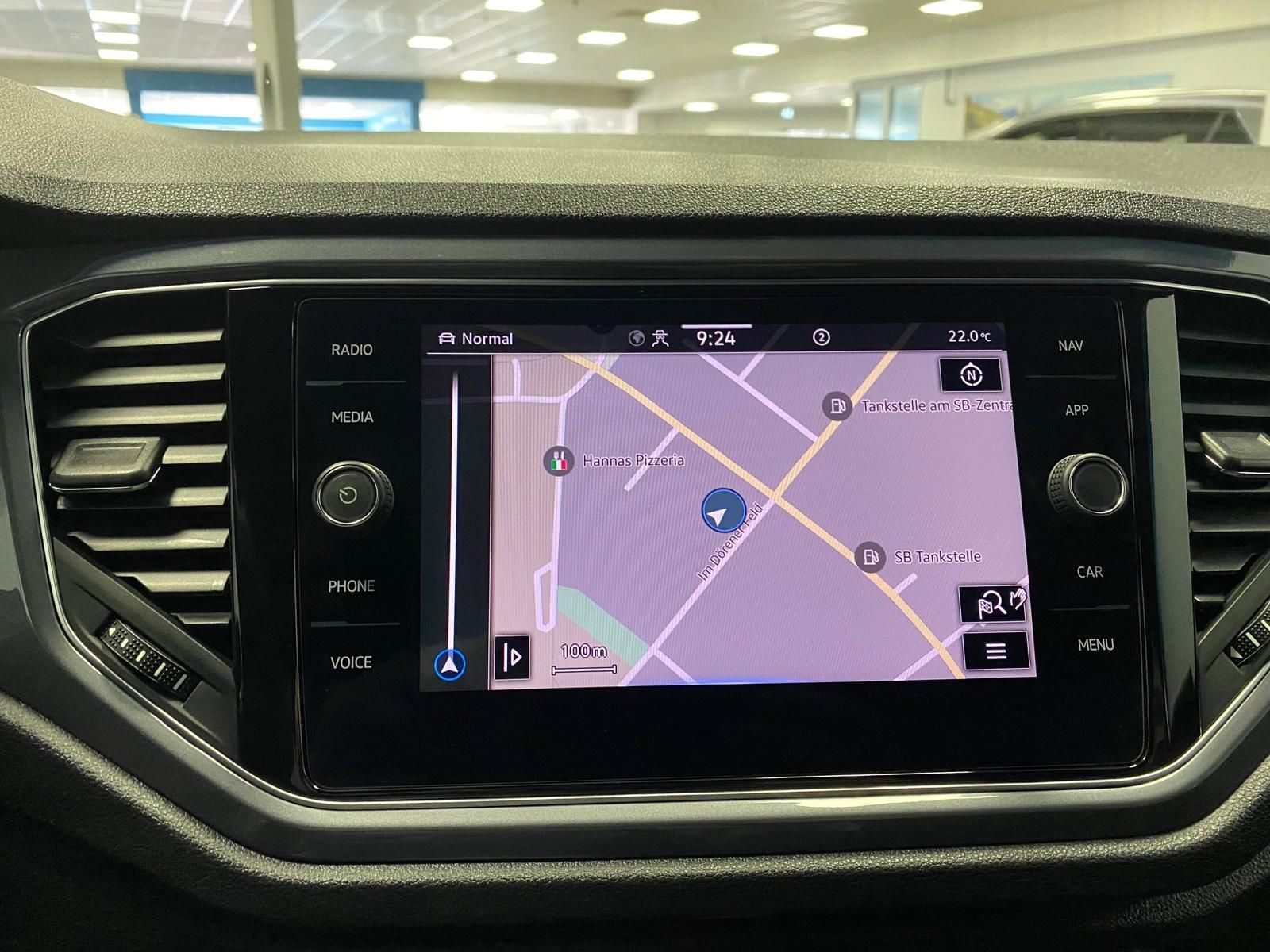 Fahrzeugabbildung Volkswagen T-Roc 1.5 TSI DSG SPORT R-LINE+ACC+AHK+ALLWETTER