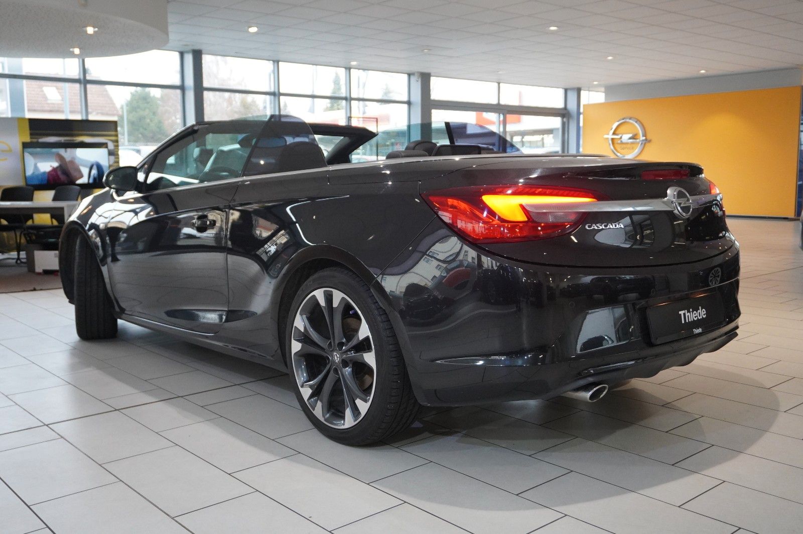 Fahrzeugabbildung Opel Cascada 2.0D INNOVATION BI-XENON/SHZ/SPORT/LEDER