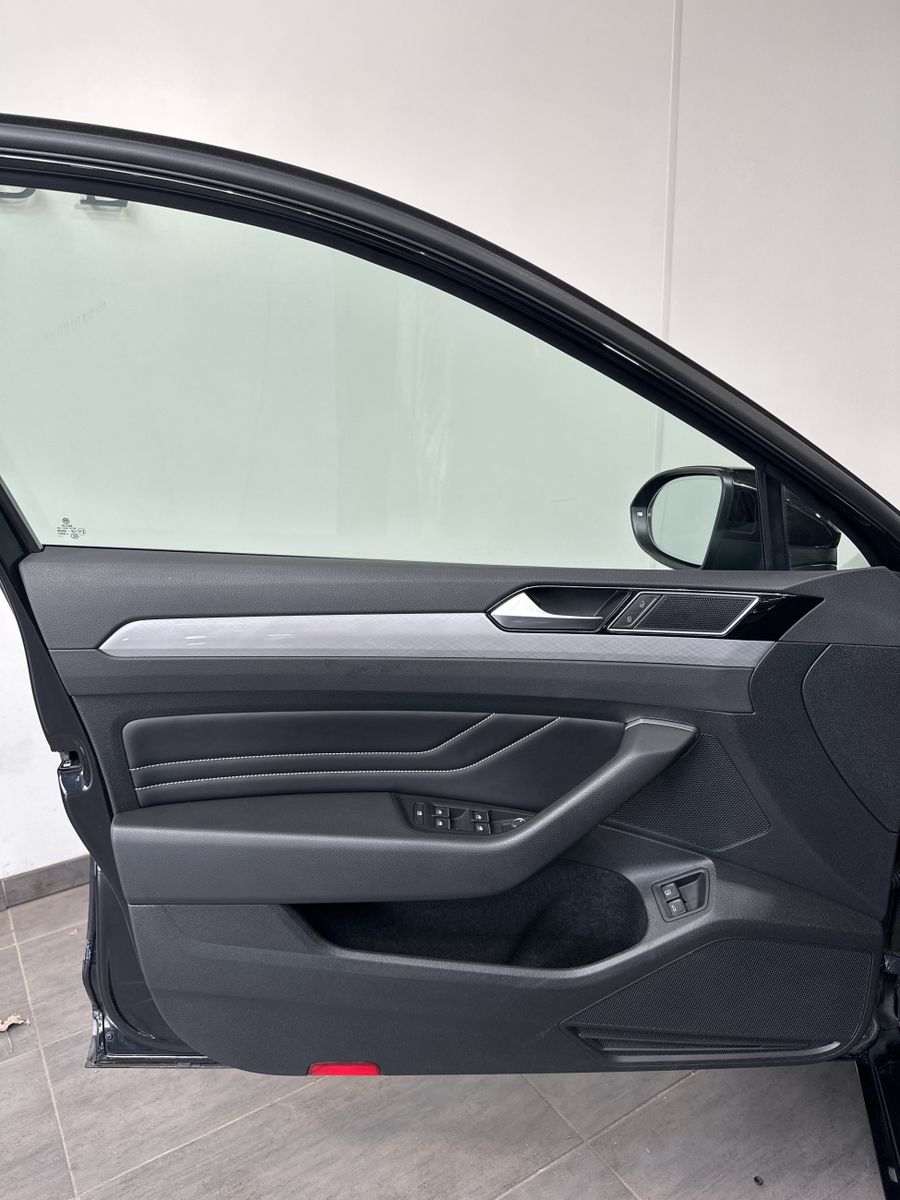 Fahrzeugabbildung Volkswagen Passat Variant GTE NAV+LED+ACC+KAMERA+LEDER+17ZO