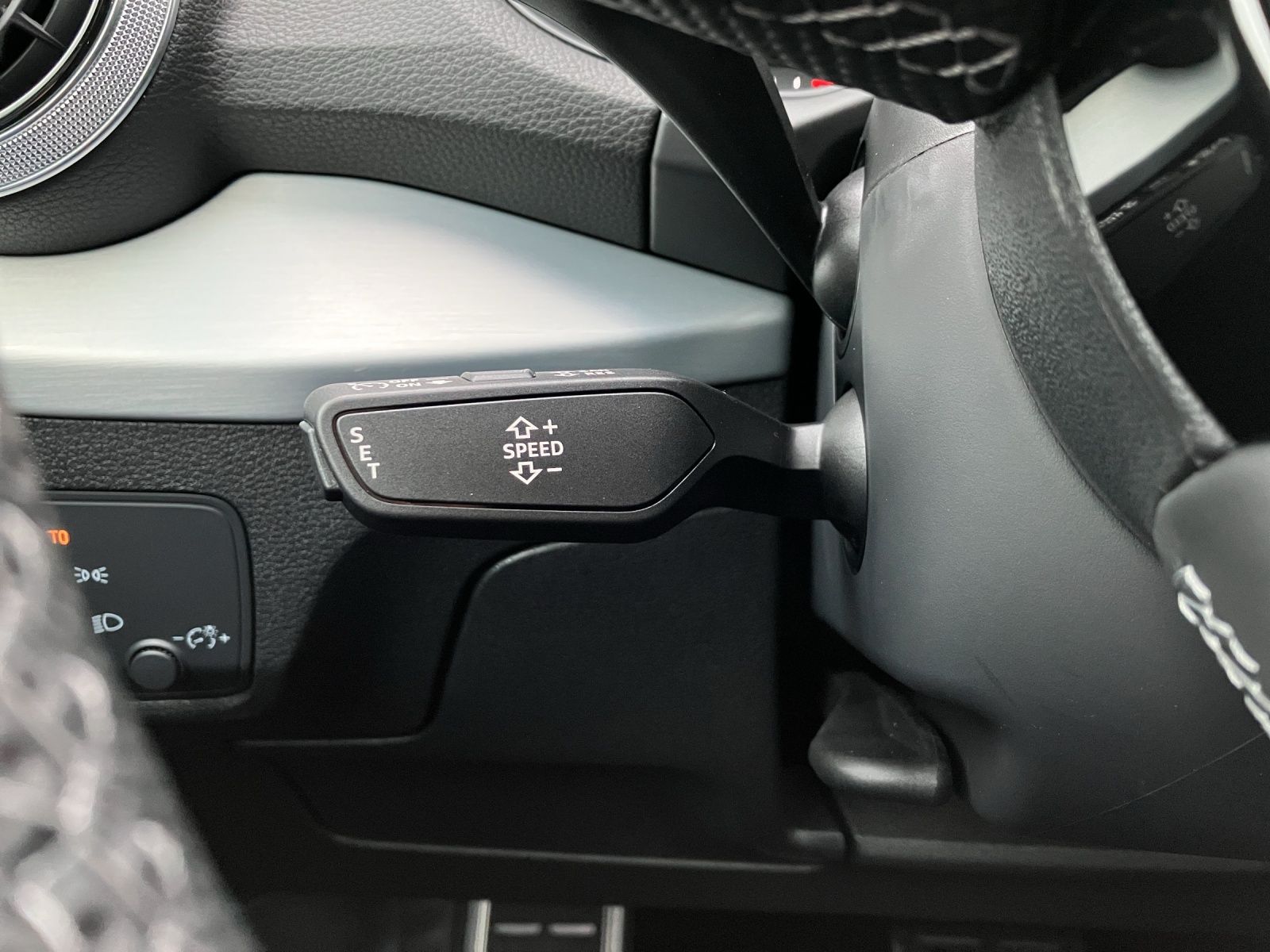Fahrzeugabbildung Audi Q2 35 TFSI S-line S-tronic LED AHK AVC GRA PDC S