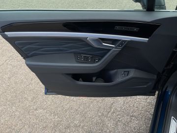 Volkswagen Touareg - 12