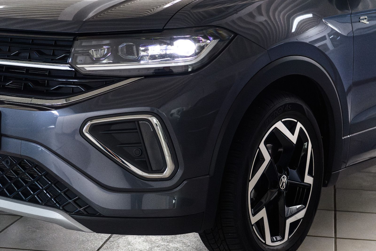 Fahrzeugabbildung Volkswagen T-Cross R-Line 1.5 TSI DSG IQ-LED+AHK+NAV+ACC