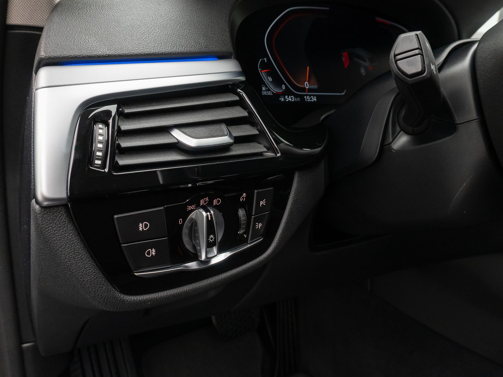 Fahrzeugabbildung BMW 520d xD HUD Kamera HiFi Alarm AHK FernlichtAssis