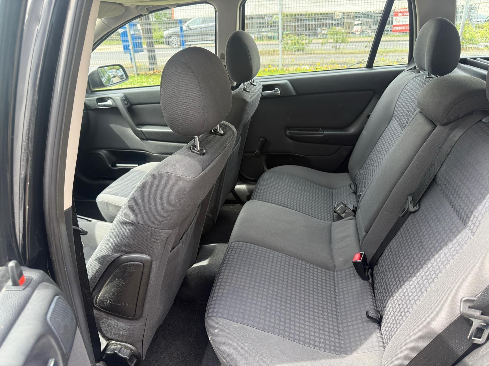 Opel Astra 2004 — photo 10