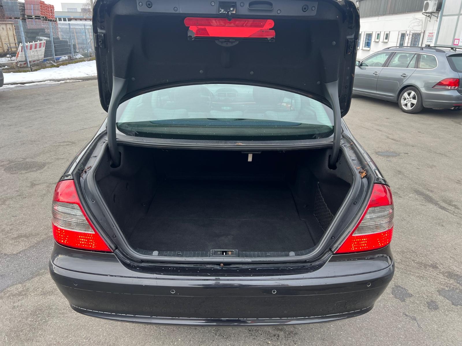 Mercedes-Benz E 220 Limousine Automatik Navi